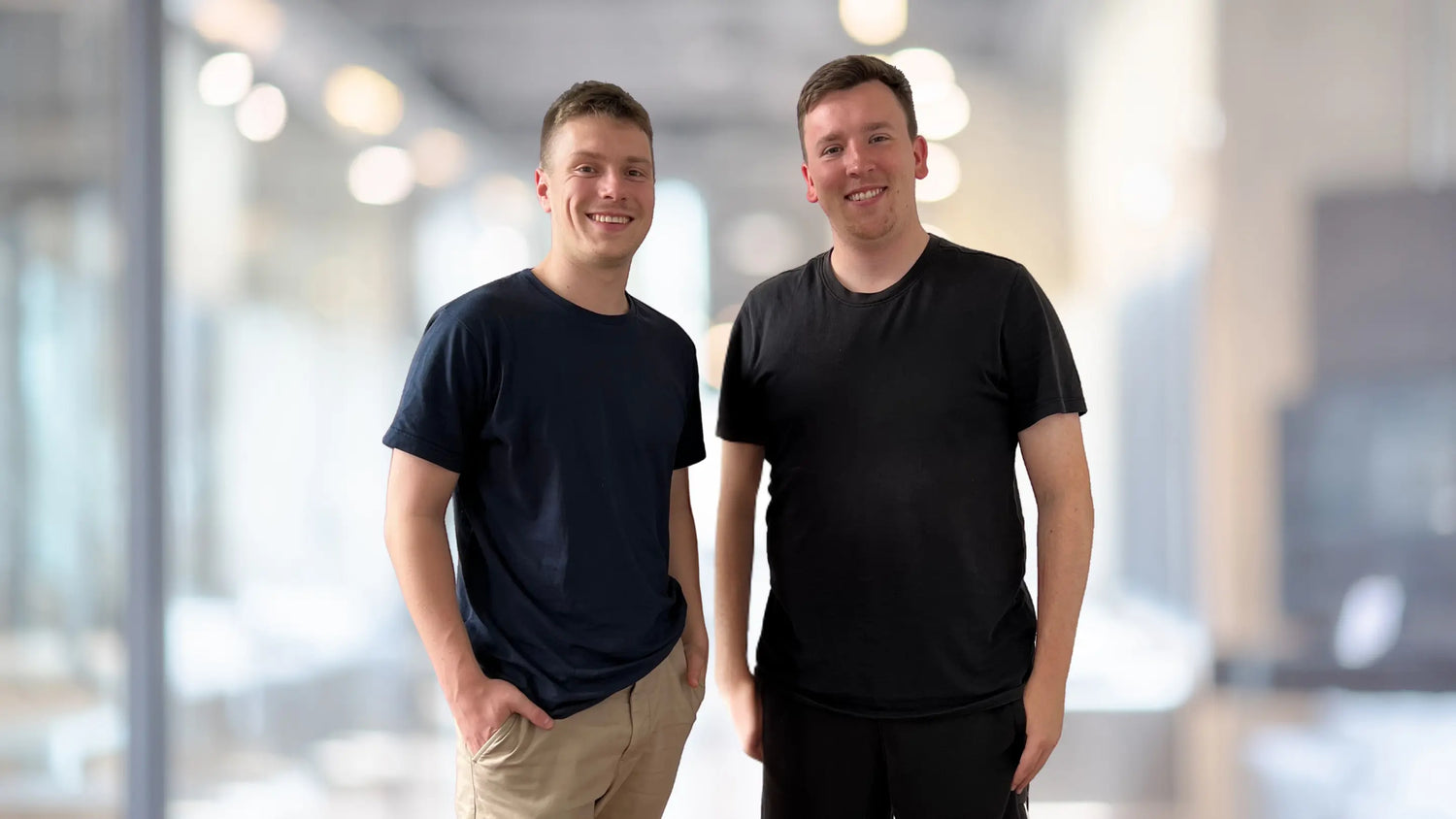 Foto von Magnus Wentland und Benjamin Jäger, die Gründer von Bennus Media